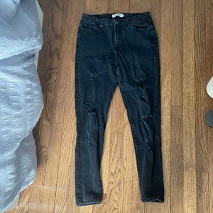 Black ripped skinny jeans